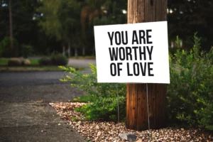 Zelfliefde bord: you are worthy of love